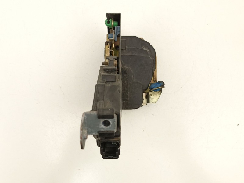 Recambio de cerradura puerta trasera izquierda para subaru legacy 2.5 g referencia OEM IAM 61035AE010  