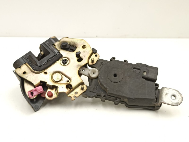 Recambio de cerradura puerta trasera derecha para subaru legacy 2.5 g referencia OEM IAM 61035AE000  