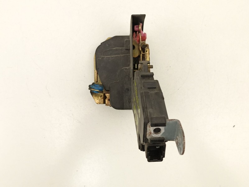 Recambio de cerradura puerta trasera derecha para subaru legacy 2.5 g referencia OEM IAM 61035AE000  