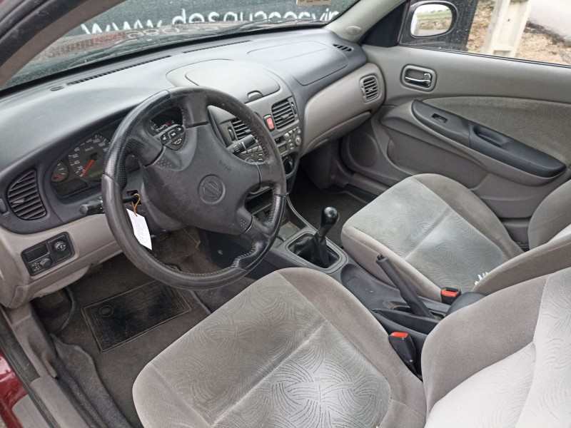 nissan almera del año 2000