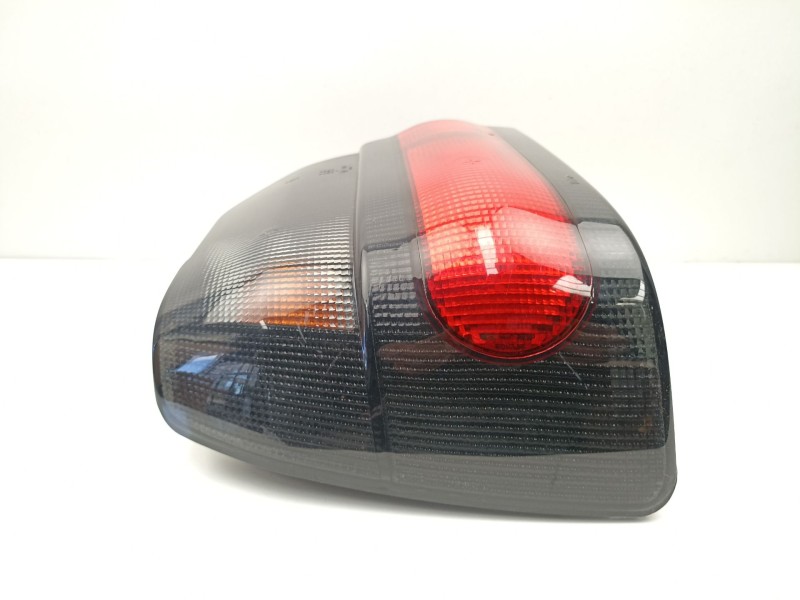 Recambio de piloto trasero izquierdo para renault 19 ii chamade (l53_) 1.9 d (l53j) referencia OEM IAM 7700816015  