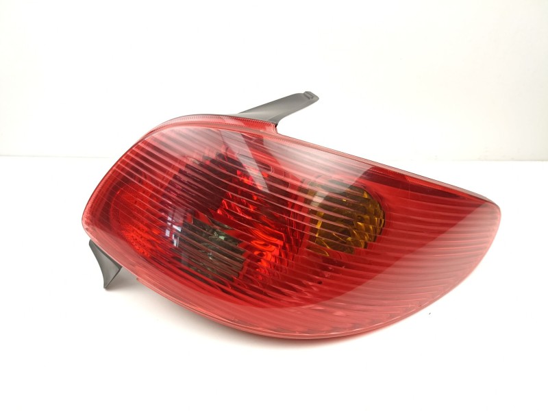 Recambio de piloto trasero derecho para peugeot 206 hatchback (2a/c) 1.4 i referencia OEM IAM 6351R9  