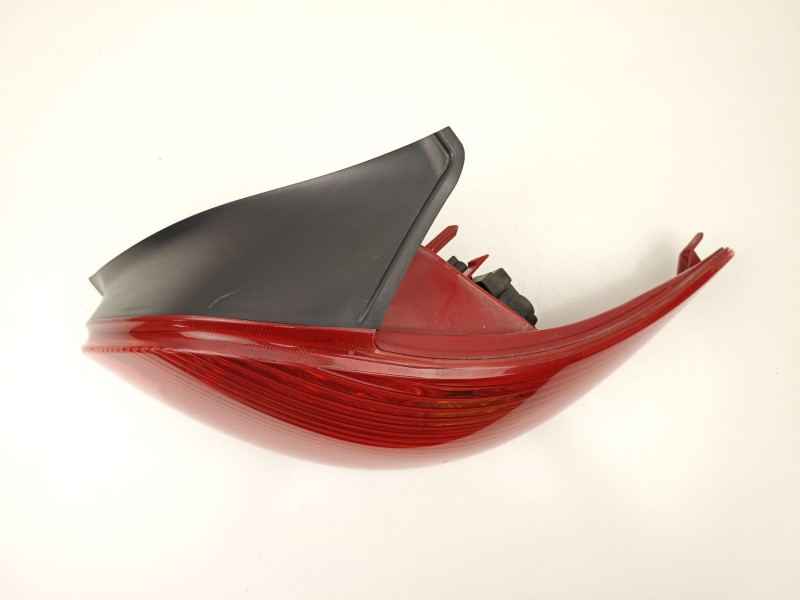 Recambio de piloto trasero derecho para peugeot 206 hatchback (2a/c) 1.4 i referencia OEM IAM 6351R9  