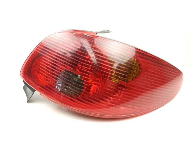 Recambio de piloto trasero derecho para peugeot 206 hatchback (2a/c) 1.4 i referencia OEM IAM 6351R9  