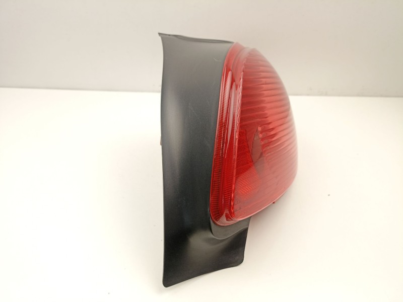 Recambio de piloto trasero derecho para peugeot 206 hatchback (2a/c) 1.4 i referencia OEM IAM 6351R9  