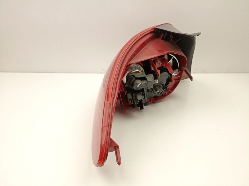 Recambio de piloto trasero derecho para peugeot 206 hatchback (2a/c) 1.4 i referencia OEM IAM 6351R9  