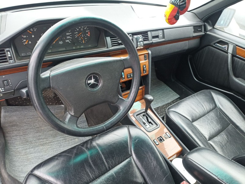 mercedes-benz 124 sedán (w124) del año 1992