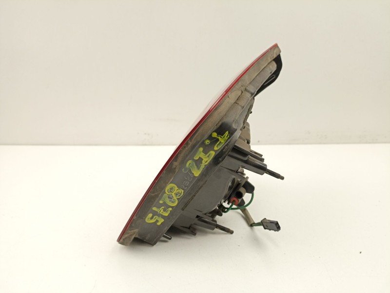 Recambio de piloto porton izquierdo para chevrolet orlando (j309) 2.0 d referencia OEM IAM 42334061  