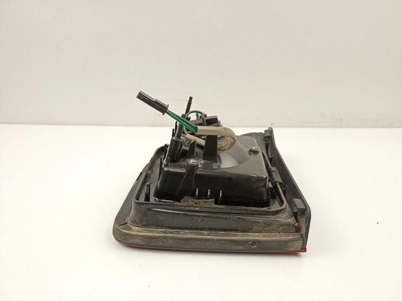 Recambio de piloto porton izquierdo para chevrolet orlando (j309) 2.0 d referencia OEM IAM 42334061  