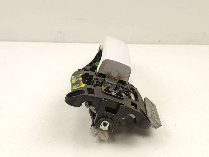 Recambio de manilla delantera izquierda para chevrolet orlando (j309) 2.0 d referencia OEM IAM 13576845  