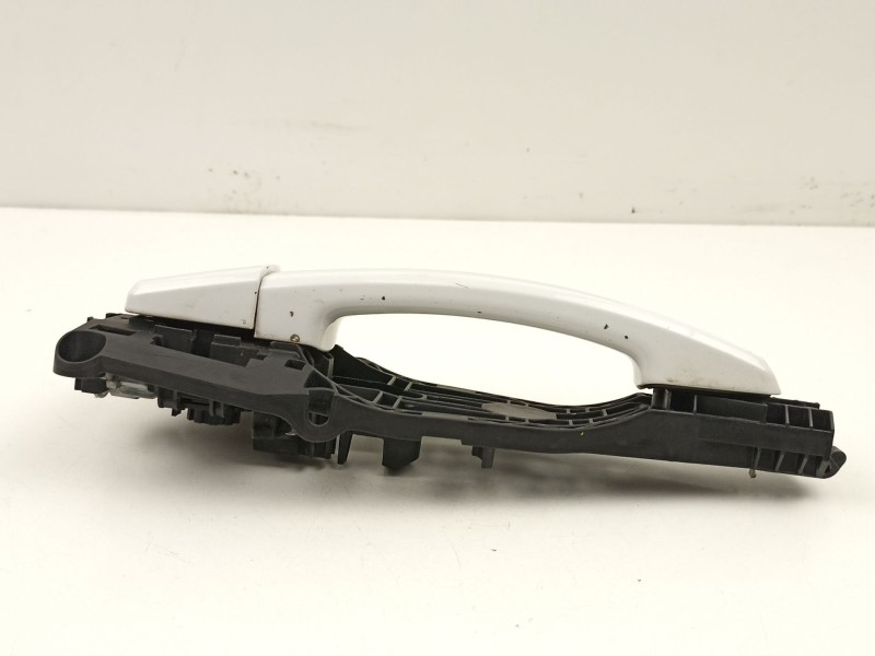 Recambio de manilla delantera derecha para chevrolet orlando (j309) 2.0 d referencia OEM IAM 13505889  