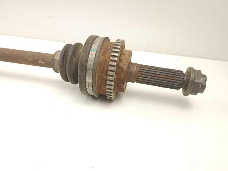 Recambio de transmision trasera derecha para subaru legacy 2.5 g referencia OEM IAM 28421AE010  