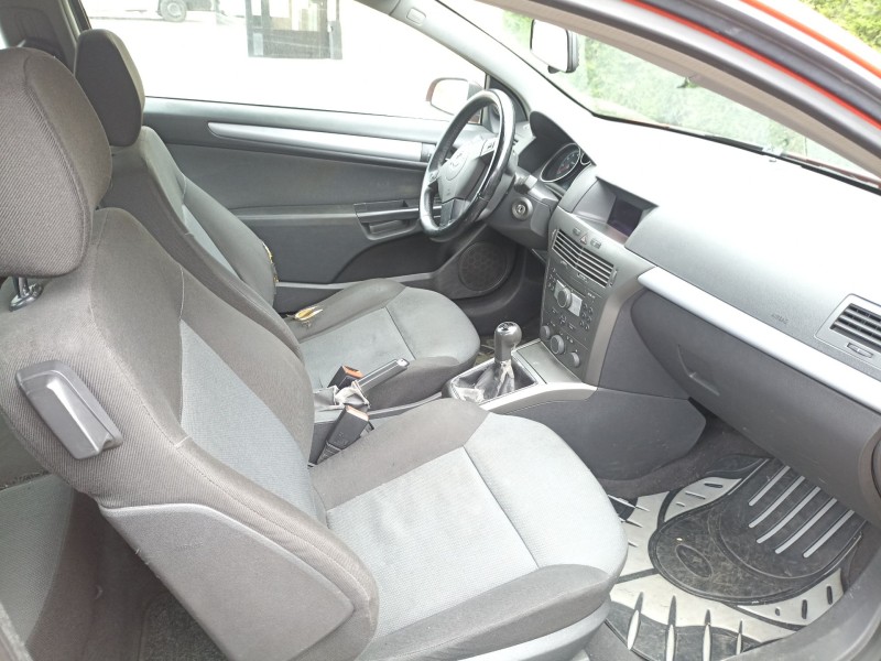 opel astra h gtc (a04) del año 2005
