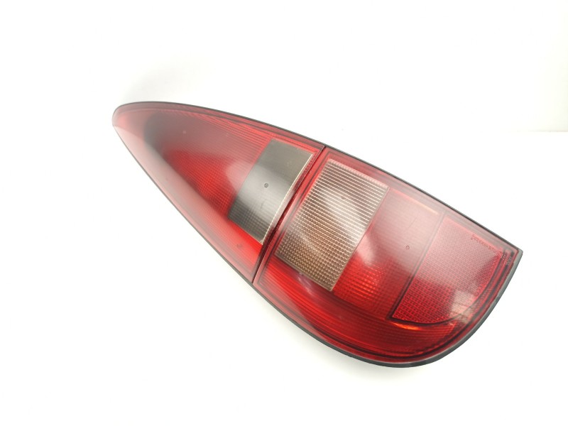 Recambio de piloto trasero izquierdo para renault laguna i grandtour (k56_) 1.9 dti (k56j) referencia OEM IAM 7701040958  