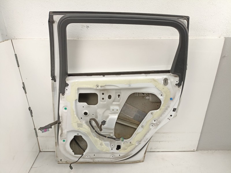 Recambio de puerta trasera derecha para chevrolet orlando (j309) 2.0 d referencia OEM IAM 95242607  