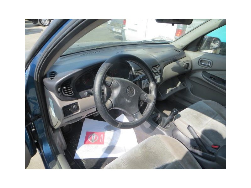 nissan almera del año 2000