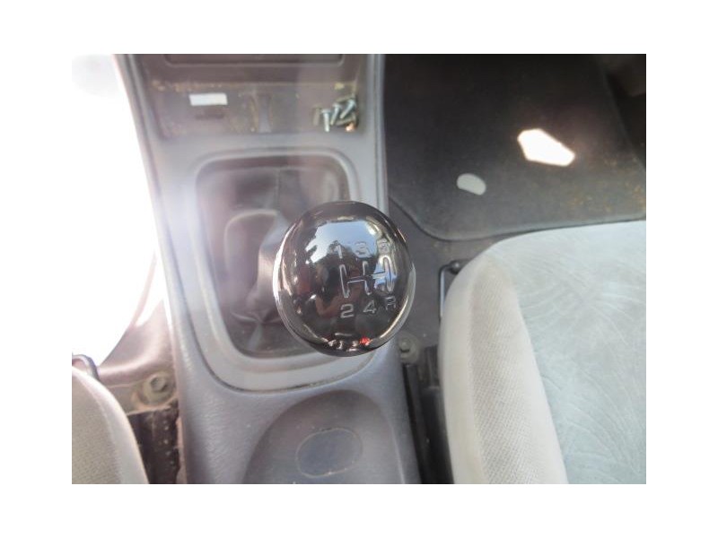 nissan almera del año 2000