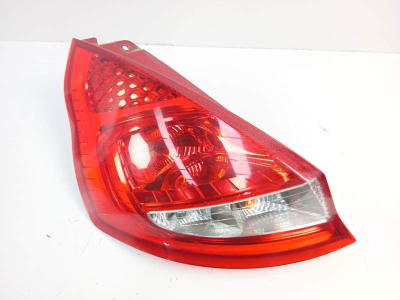 Recambio de piloto trasero izquierdo para ford fiesta vi van 1.4 tdci referencia OEM IAM 8A6113405A  