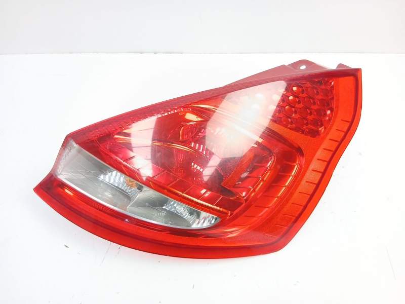 Recambio de piloto trasero derecho para ford fiesta vi van 1.4 tdci referencia OEM IAM 8A6113404A  