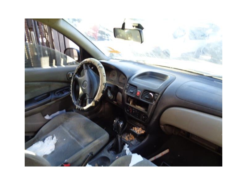 nissan almera del año 2000