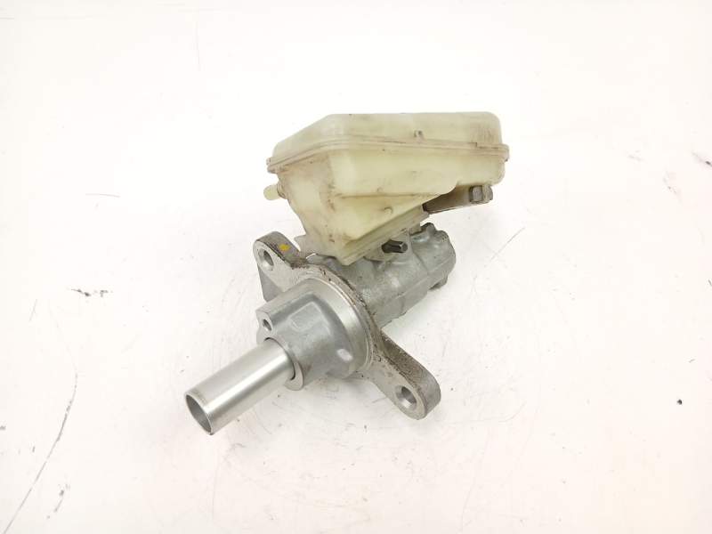 Recambio de bomba de freno para ford fiesta vi van 1.4 tdci referencia OEM IAM 8V512140CB  