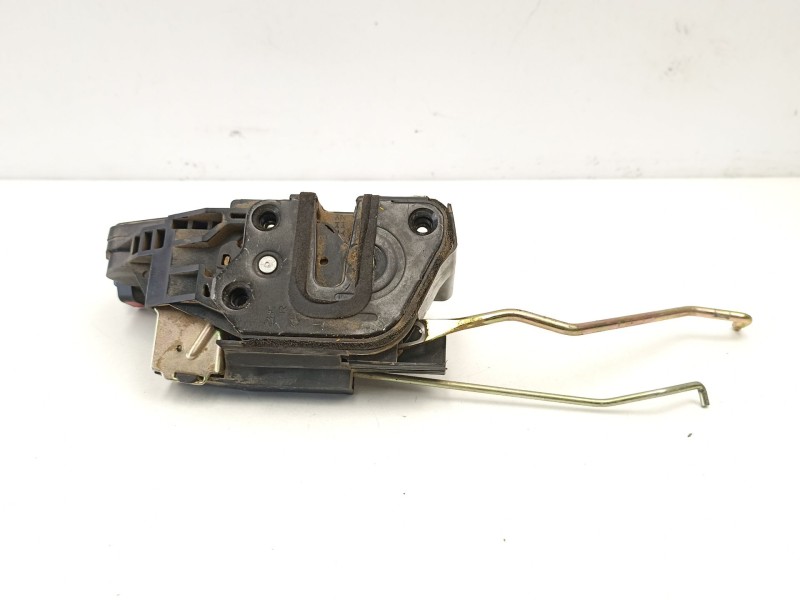 Recambio de cerradura puerta delantera derecha para hyundai terracan 2.9 crd referencia OEM IAM 81320H1020  