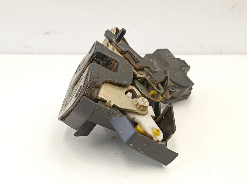 Recambio de cerradura puerta trasera derecha para hyundai terracan 2.9 crd referencia OEM IAM 81420H1020  