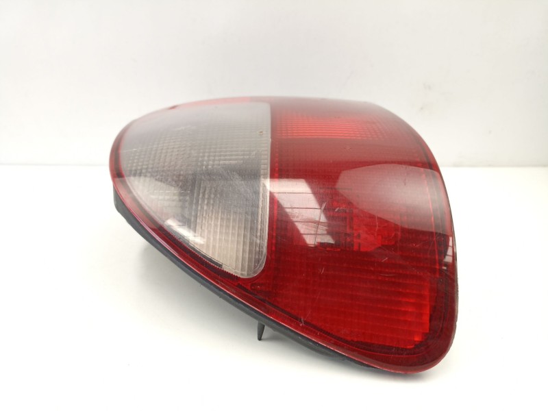 Recambio de piloto trasero izquierdo para rover 420 2.0 d referencia OEM IAM XFB101430  