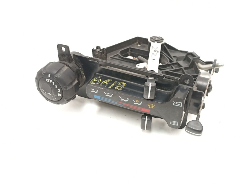 Recambio de mandos calefaccion aire para hyundai atos 1.0 g referencia OEM IAM 9725002050  