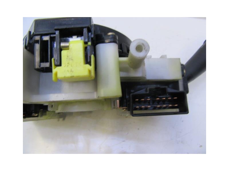 Recambio de mando luces y limpias : kia cerato : 1.6 g (104,96cv) [2005] para kia cerato 1.6 g referencia OEM IAM   