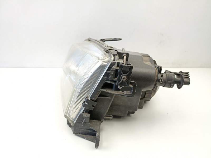 Recambio de faro izquierdo para peugeot 306 1.9 d referencia OEM IAM 6204K7  