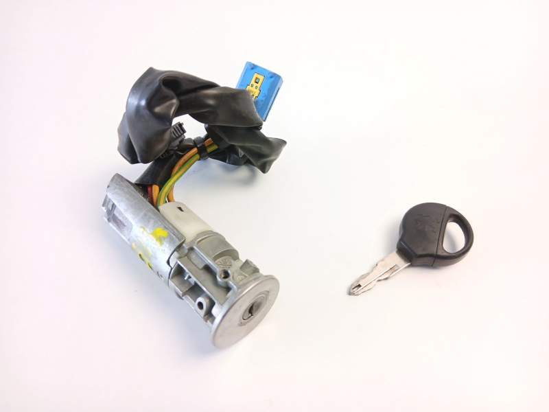 Recambio de conmutador de arranque para peugeot 206 van 1.4 hdi referencia OEM IAM 4162Z1  