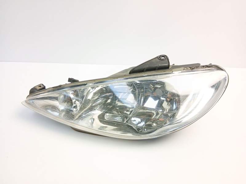 Recambio de faro izquierdo para peugeot 206 van 1.4 hdi referencia OEM IAM 9628666880  
