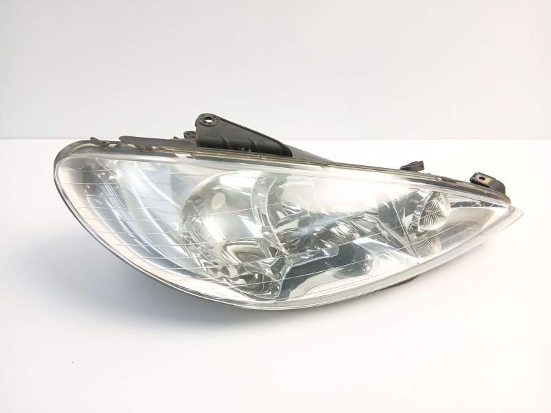 Recambio de faro derecho para peugeot 206 van 1.4 hdi referencia OEM IAM 9628666780  