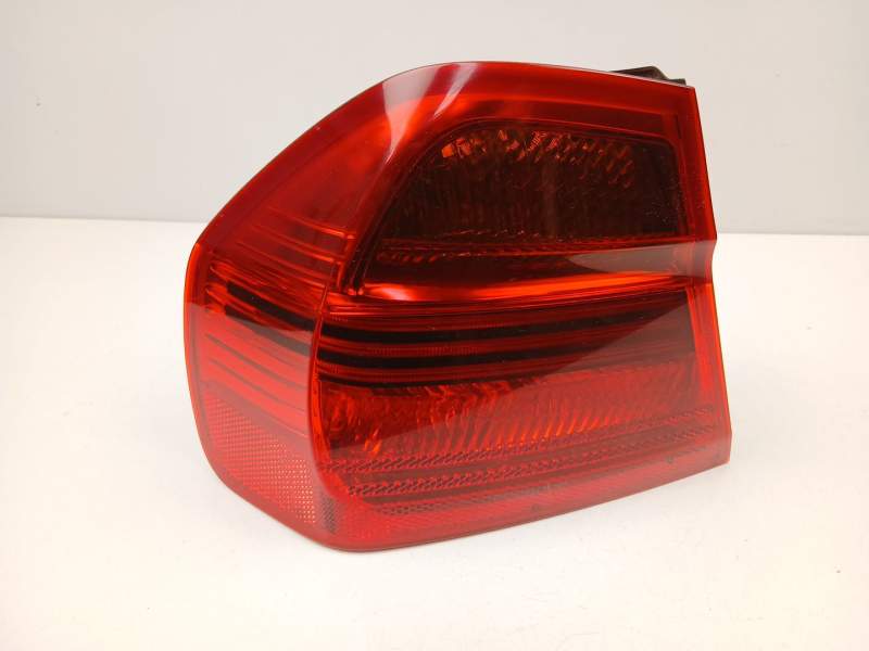 Recambio de piloto trasero izquierdo para bmw 3 (e90) 320 i referencia OEM IAM 6937457  