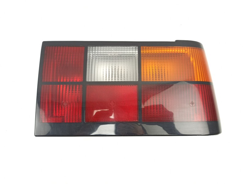 Recambio de piloto trasero derecho para volvo 440 (445) 1.7 referencia OEM IAM 3454331  