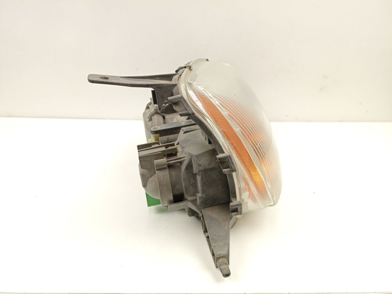 Recambio de faro derecho para ford fiesta 1.3 g referencia OEM IAM YS6113005AK 0301173302 