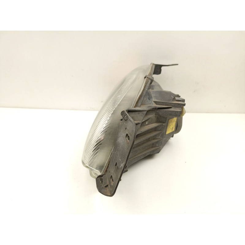 Recambio de faro derecho para ford fiesta 1.3 g referencia OEM IAM YS6113005AK 0301173302 