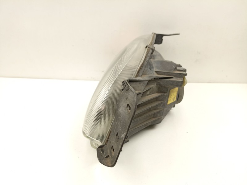 Recambio de faro derecho para ford fiesta 1.3 g referencia OEM IAM YS6113005AK 0301173302 