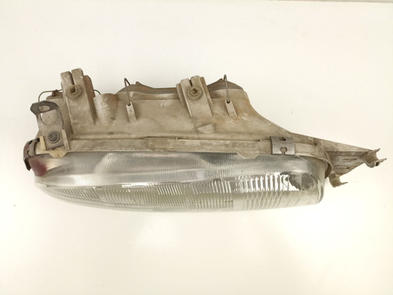 Recambio de faro derecho para ford fiesta 1.1 g referencia OEM IAM 96FG13005BD 0301049002 