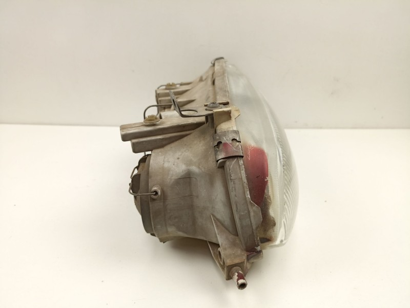 Recambio de faro derecho para ford fiesta 1.1 g referencia OEM IAM 96FG13005BD 0301049002 