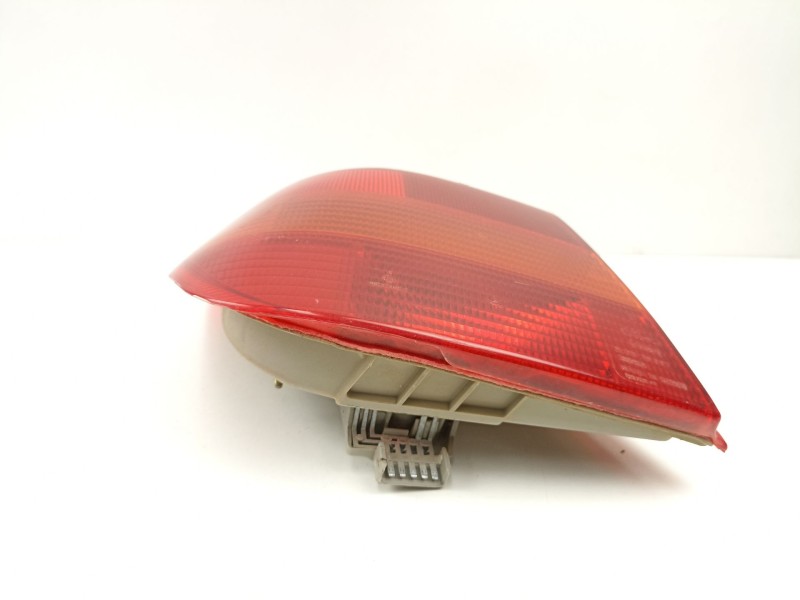 Recambio de piloto trasero izquierdo para ford fiesta 1.1 g referencia OEM IAM 89FG13A603AC  