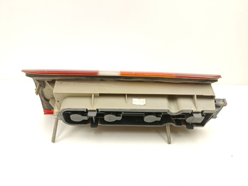 Recambio de piloto trasero derecho para ford courier 1.3 g referencia OEM IAM 90VB13404AB  