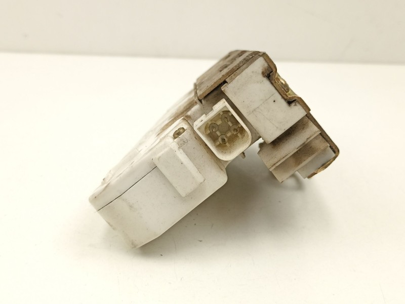 Recambio de cerradura puerta delantera derecha para ford fiesta 1.3 g referencia OEM IAM 94FBA21812CD  