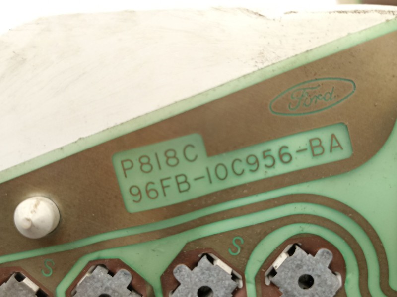 Recambio de cuadro instrumentos para ford fiesta 1.1 g referencia OEM IAM 96FB10C956BA  