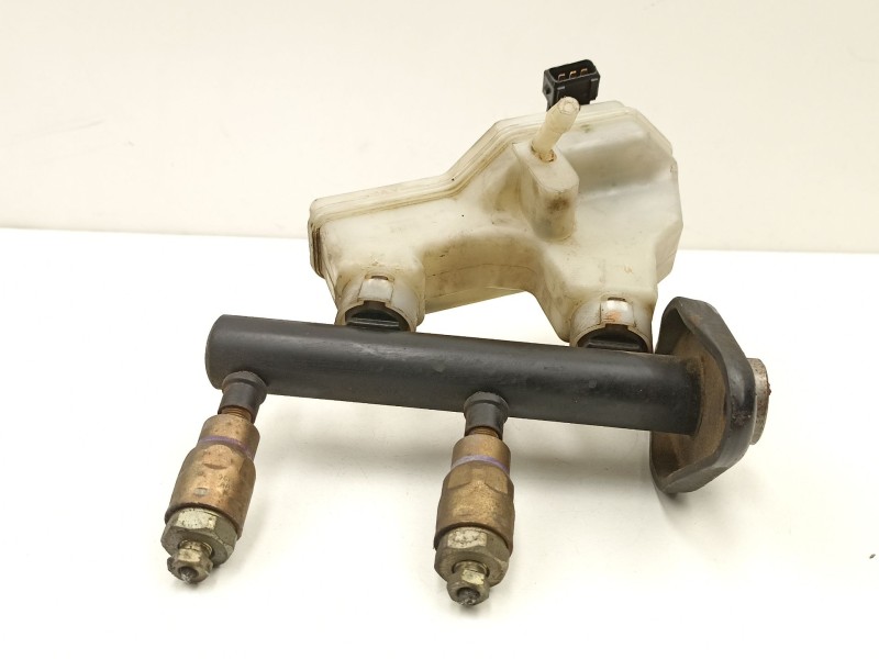 Recambio de bomba de freno para ford fiesta 1.3 g referencia OEM IAM 96FB2140BE  