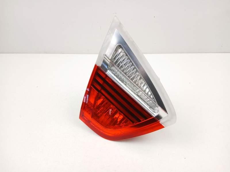 Recambio de piloto porton izquierdo para bmw 3 (e90) 320 i referencia OEM IAM 6937459  