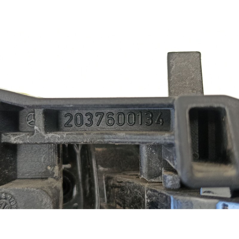 Recambio de manilla delantera izquierda para mercedes-benz clase c (w203) c 220 cdi (203.006) referencia OEM IAM A2037600134  
