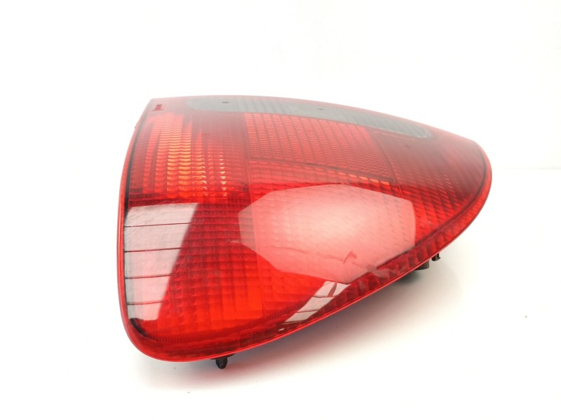 Recambio de piloto trasero derecho para rover 45 1.6 g referencia OEM IAM XFB101000  