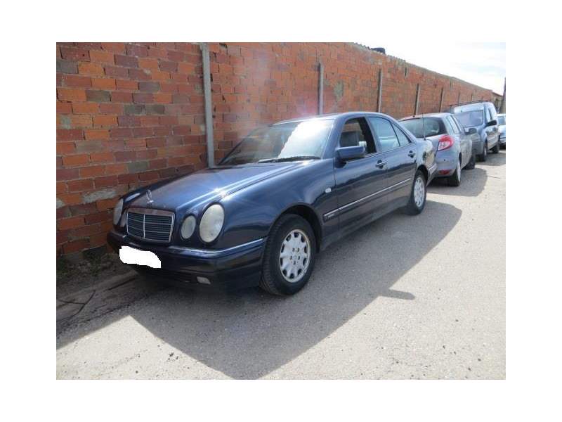 mercedes-benz 210 del año 2003